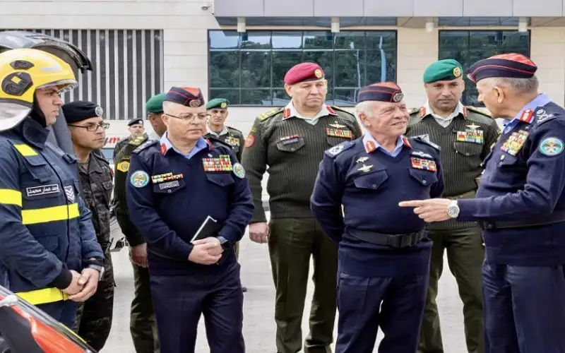 الملك يفتتح نادي ضباط الأمن العام في منطقة غمدان