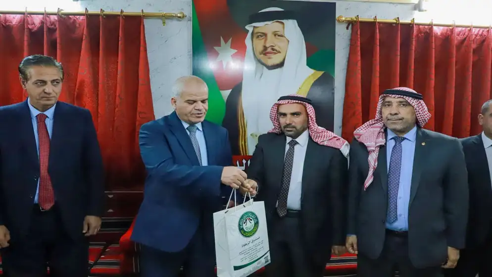 توزيع 500 قسيمة شرائية على أسر