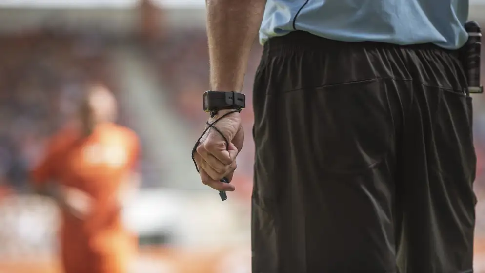 الفيفا: كاميرات على أجساد الحكام بكأس