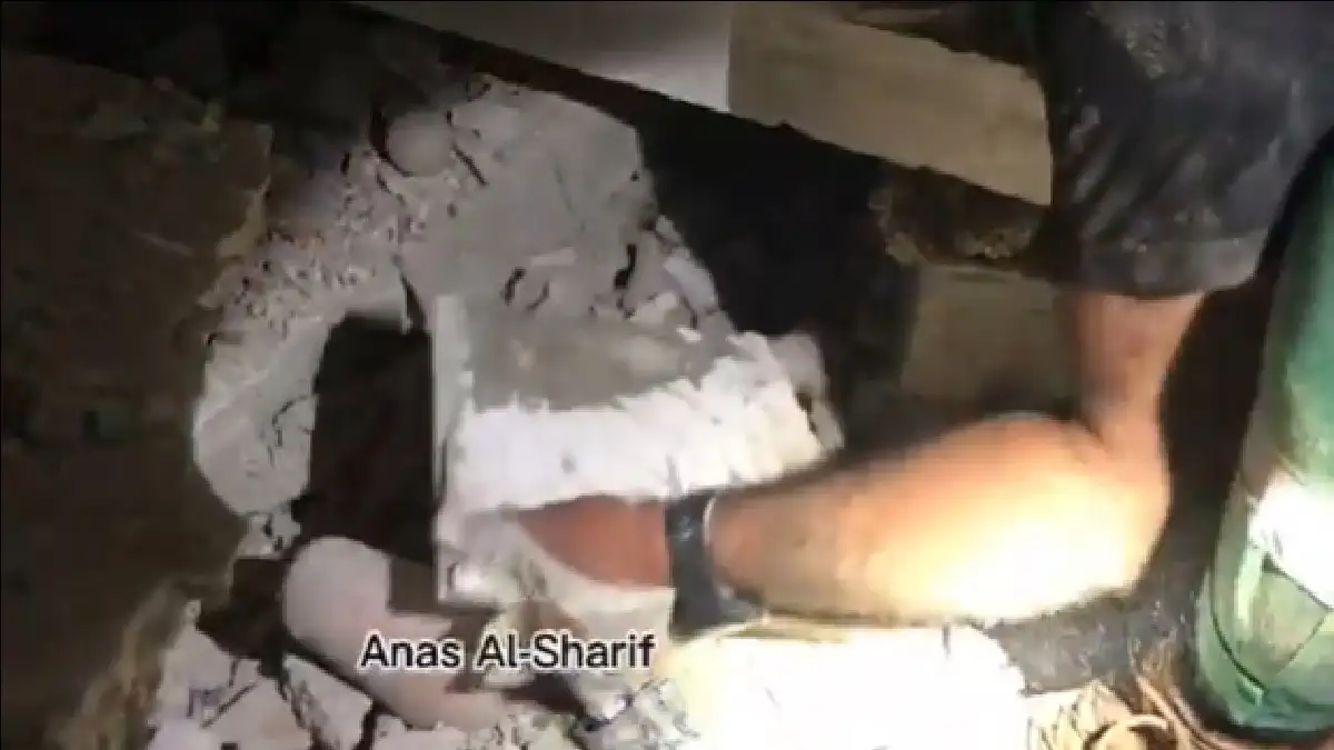 الدفاع المدني بادوات بسيطة يخرج طفلة