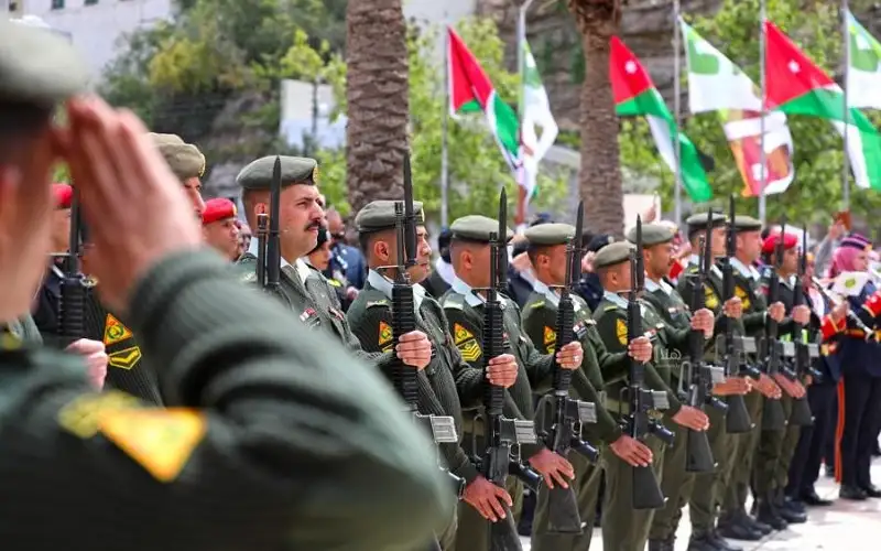 نشامى القوات المسلحة يشاركون باحتفالات اليوم