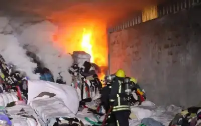 حريق مستودع ملابس مستعملة بالة في
