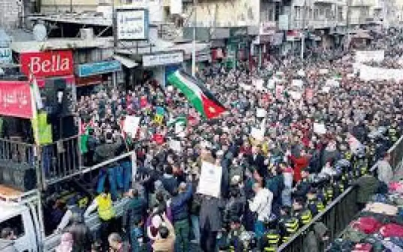 نائب يدعو إلى حظر “مسيرات”الجمعة