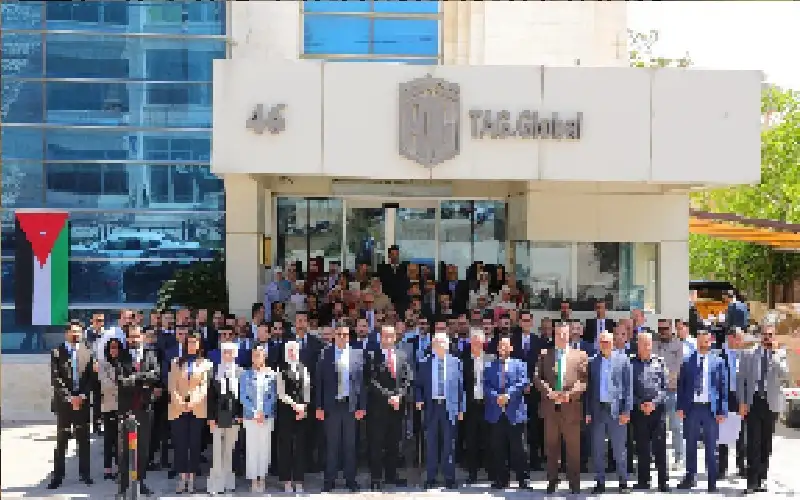 طلال أبوغزاله: نقف صفا واحدا خلف