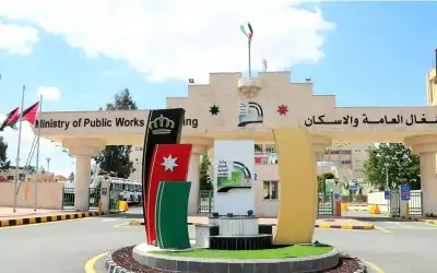 وزير الأشغال يوعز بصرف فروقات رواتب