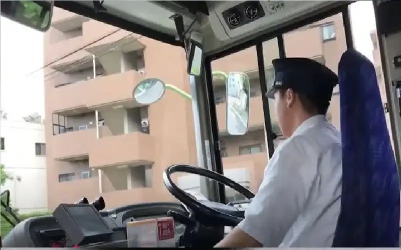 ياباني يخسر 83 ألف دولار بسبب