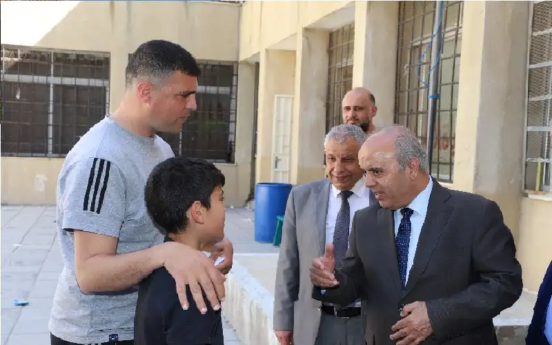 محافظة يشارك طلبة مدرسة كلية الحسين