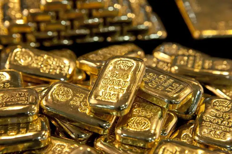 الذهب يحلق لقمة جديدة.. 2% ارتفاعا