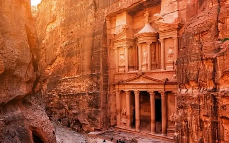 الأردن.. 1.217 مليار دينار الدخل السياحي