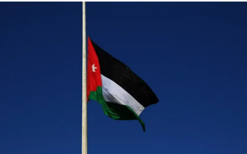 تنكيس الأعلام فوق الوزارات والدوائر الرسمية