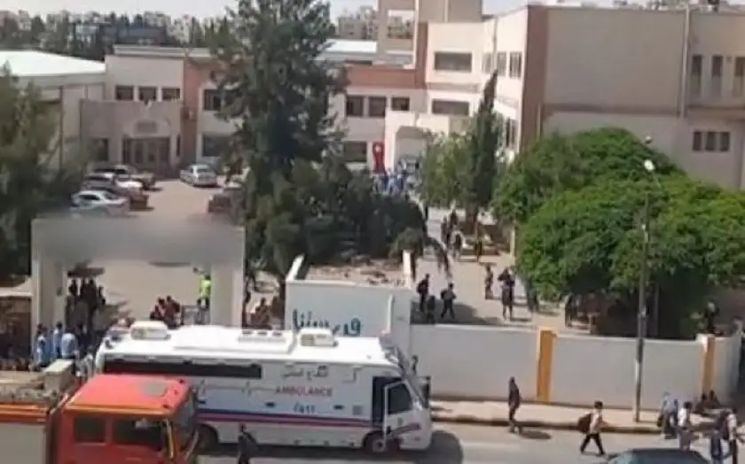 إصابة 13 طالبا بضيق تنفس داخل