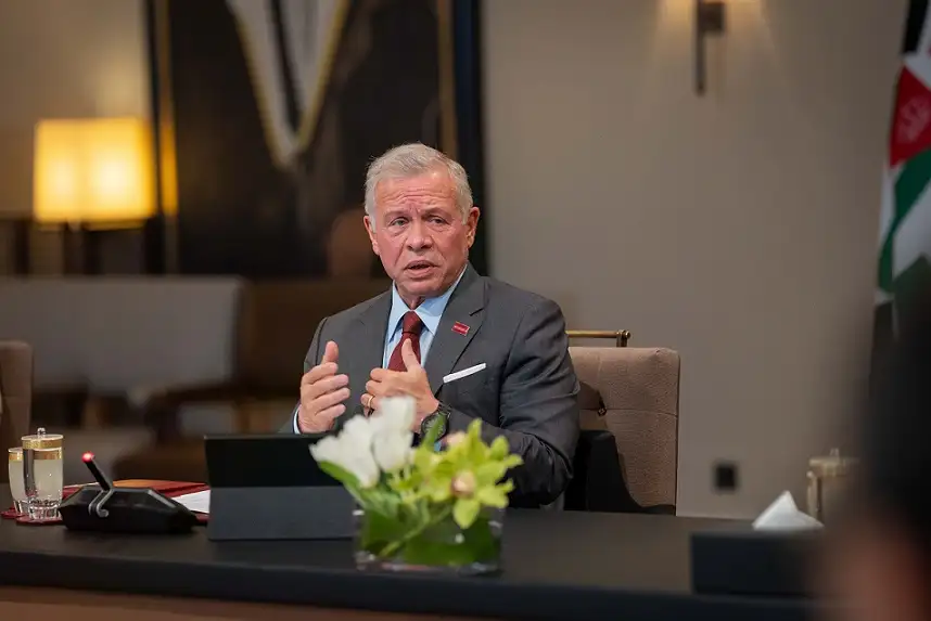 الملك يستقبل وفدا من مجلس الشيوخ