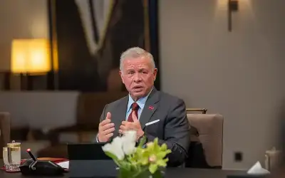 الملك يستقبل وفدا من مجلس الشيوخ