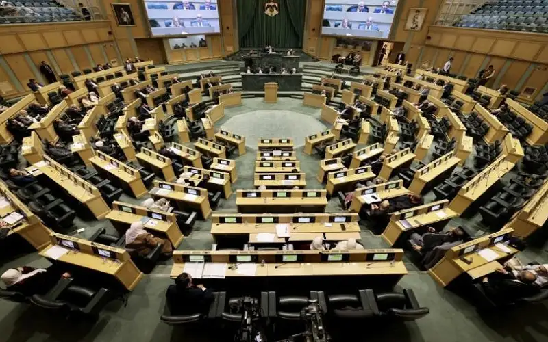 كتل نيابية تؤيد قرار وزير الداخلية