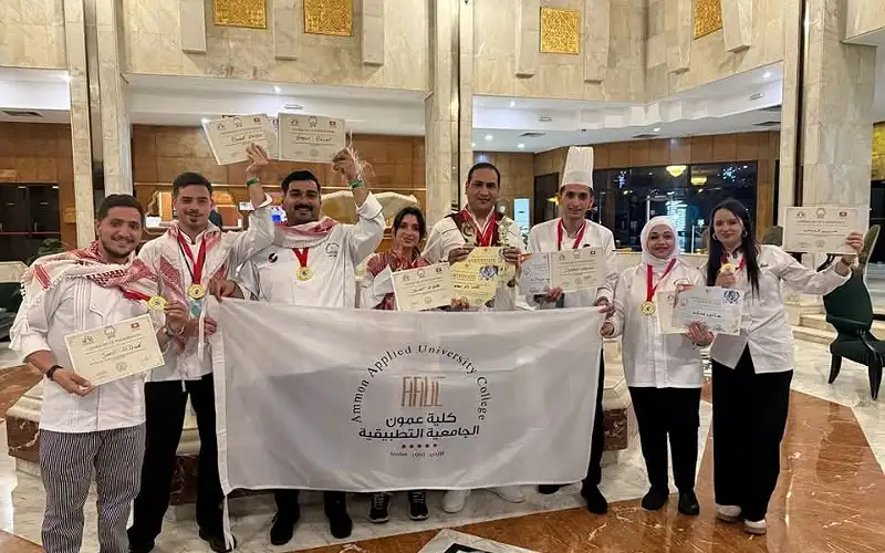 كلية عمون تحصد الذهب في تونس