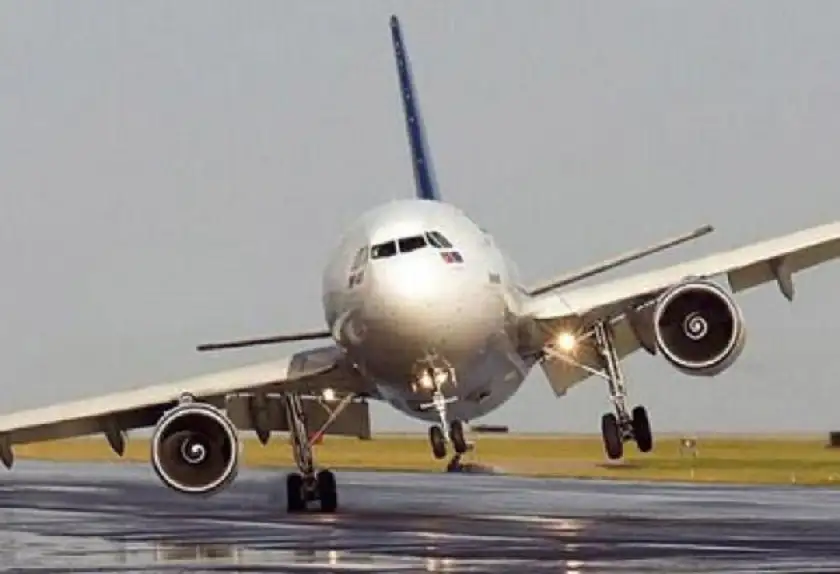 موقف مرعب .. طائرة هبطت إضطراريا