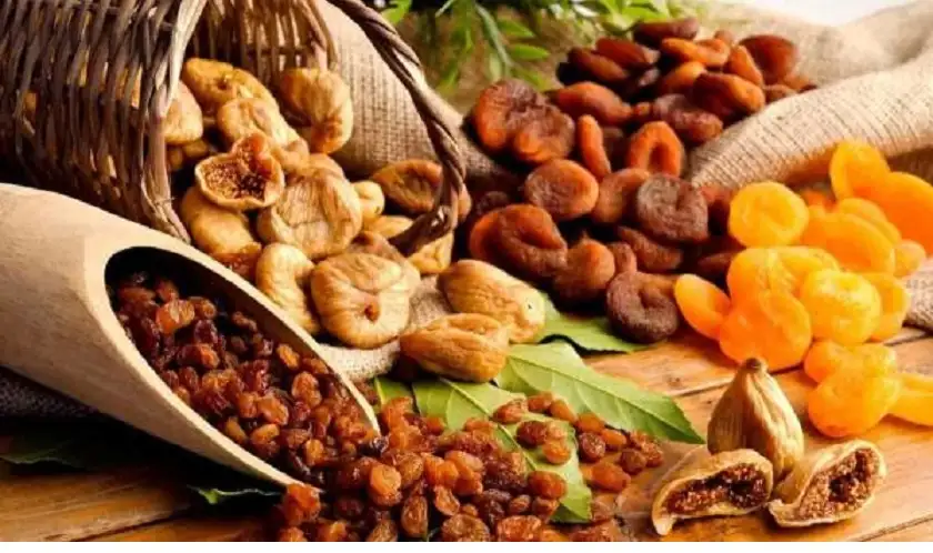 أفضل وقت لتناول الفواكه المجففة والمكسرات