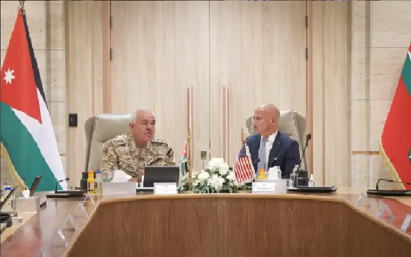 رئيس هيئة الأركان المشتركة يبحث مع