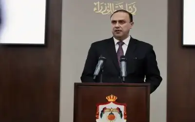 المومني: سنقف جميعا صفا واحدا في