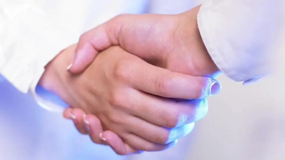 كيفية المصافحة قد تنذر بخطر الموت