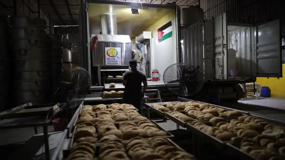 المخبز الأردني المتنقل في غزة يعمل