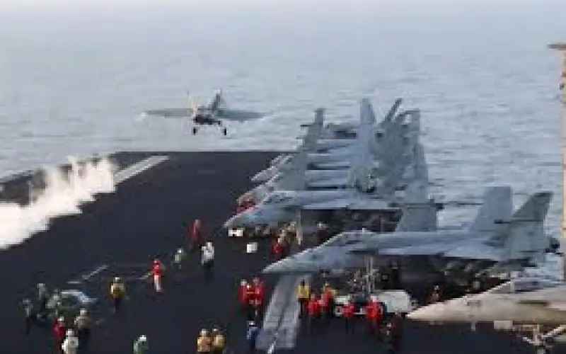 سقوط مقاتلة أميركية أثناء مناورة في