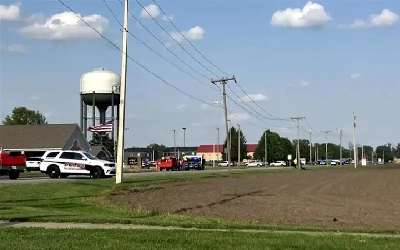 حادثة مأساوية.. سيارة تقتحم مبنى وتقتل