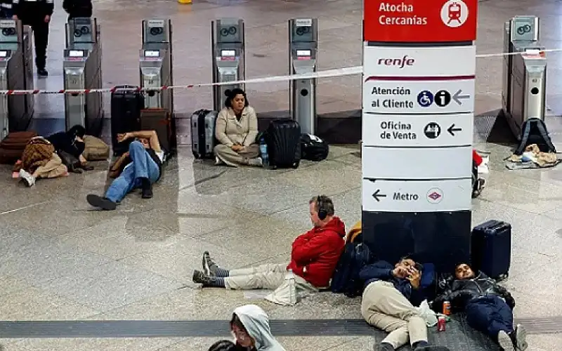 عودة تدريجية للكهرباء في إسبانيا والبرتغال