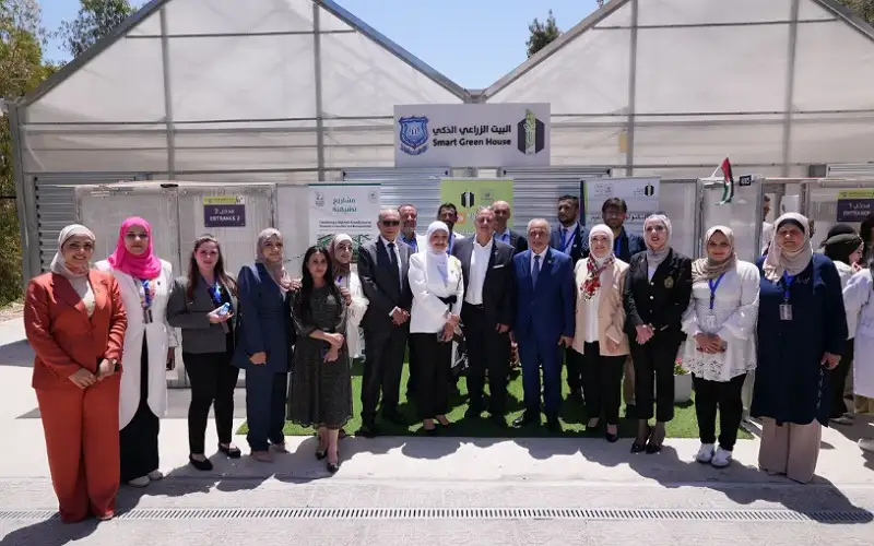 د. ماهر الحوراني يفتتح البيت الزراعي