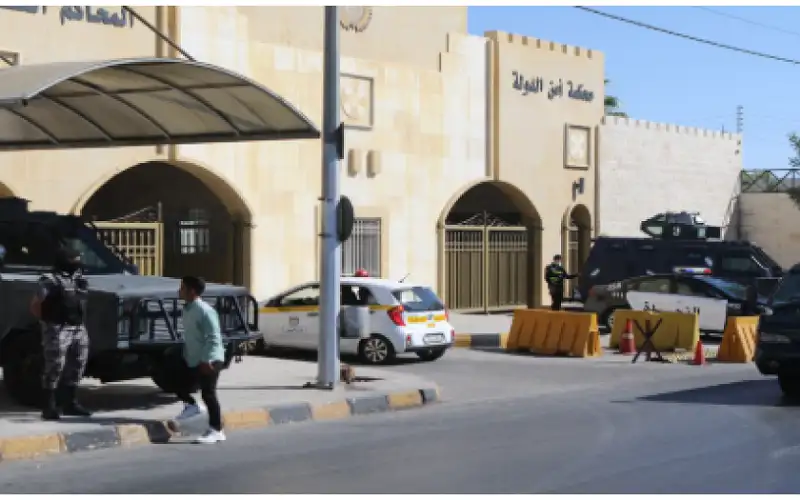 السجن 20 سنة ل4 من 16