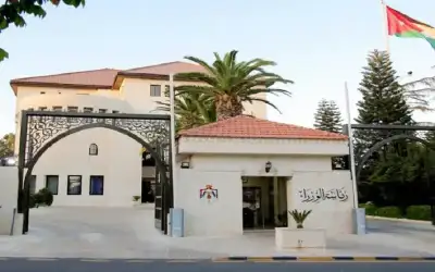 صالح العاروري.. شخصية مركزية جمعت بين