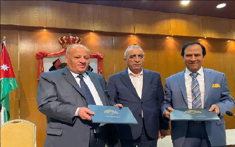 بحضور وزير الثقافة: سماوي والعبادي يوقعان