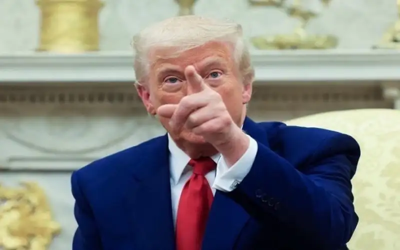 ترامب: يجب وقف جميع مشتريات النفط