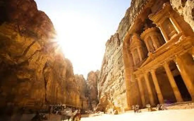 اتفاقية لجذب السياح السعوديين إلى الأردن