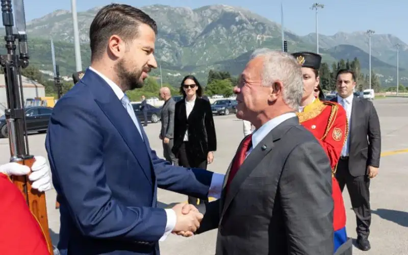 الملك يصل إلى مدينة تيفات في