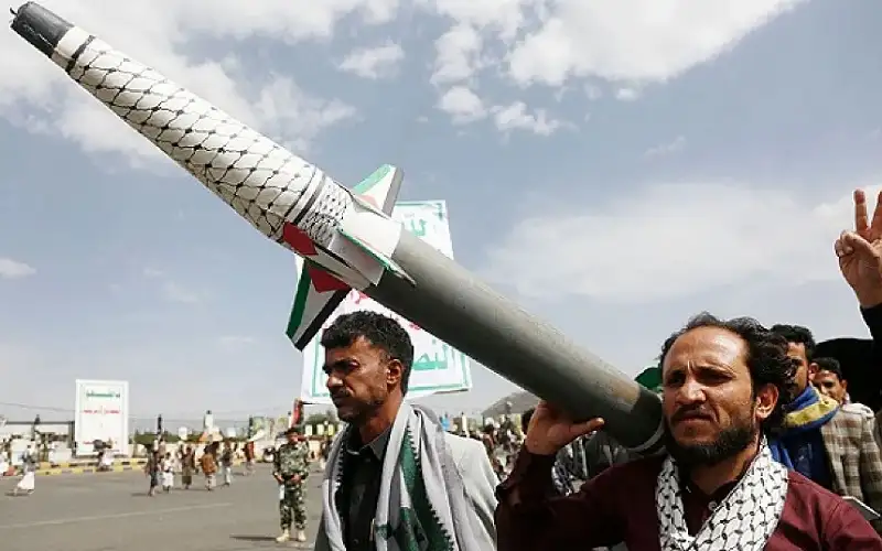 الثانية خلال ساعات .. الحوثيون يعلنون