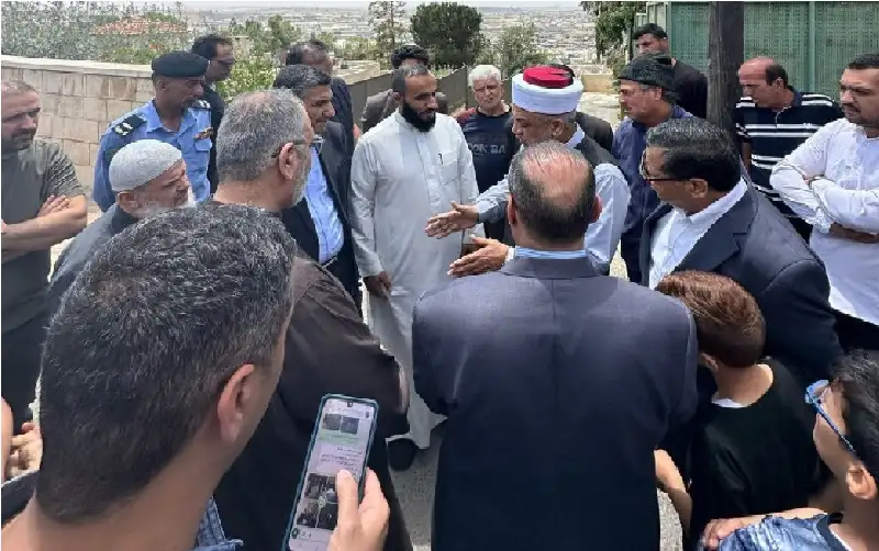 وزير الأوقاف يوعز بنقل أسرة ضحايا