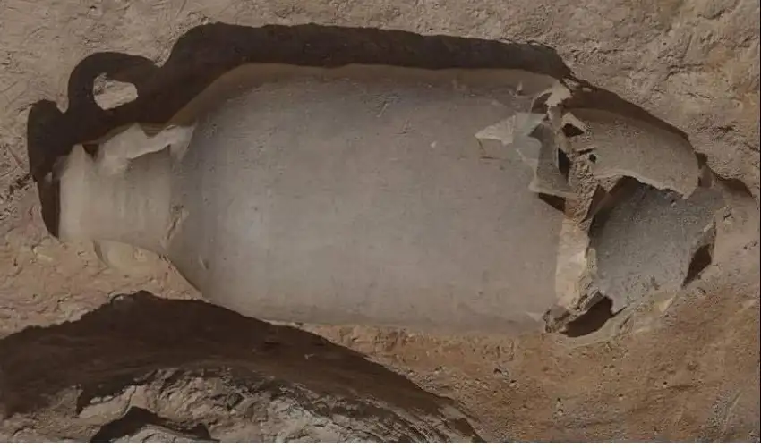 تحت مستشفى .. اكتشاف مقبرة أثرية