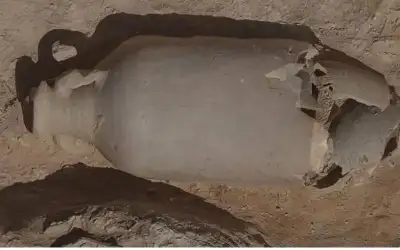 تحت مستشفى .. اكتشاف مقبرة أثرية
