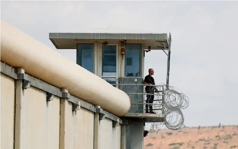 أسرى سجن جلبوع يتعرضون لاقتحامات مستمرة