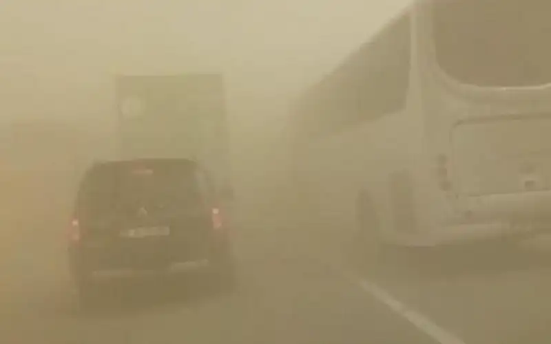 إغلاق طريق وادي عربة من الريشة