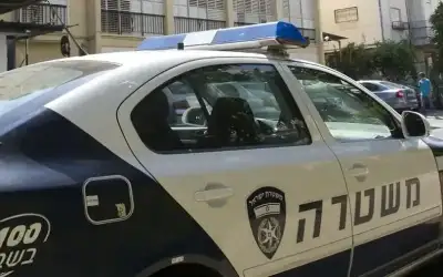 العثور على قنبلة موقوتة ملفوفة بعلم