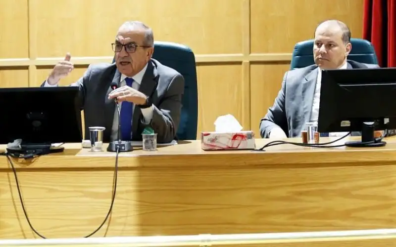 وزير الأشغال: الإلمام باختصاص الطرق يمنع