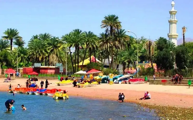 إجلاء 13 سائحا و2 من طواقم