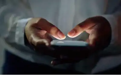 كيف تؤمن بيانات هاتفك قبل التوجه
