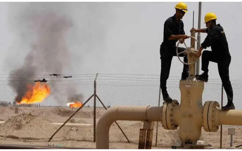 الحفرة والنفط وكيس الأوهام .. ثلاثية