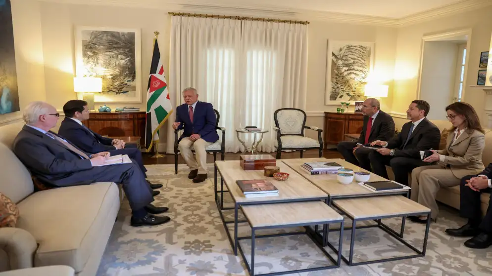 الملك يؤكد لدى اجتماعه بوزير الخارجية