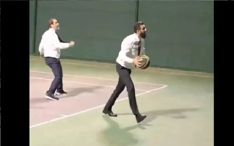 بالزي الرسمي.. أحمد الشرع والشيباني يستعرضان