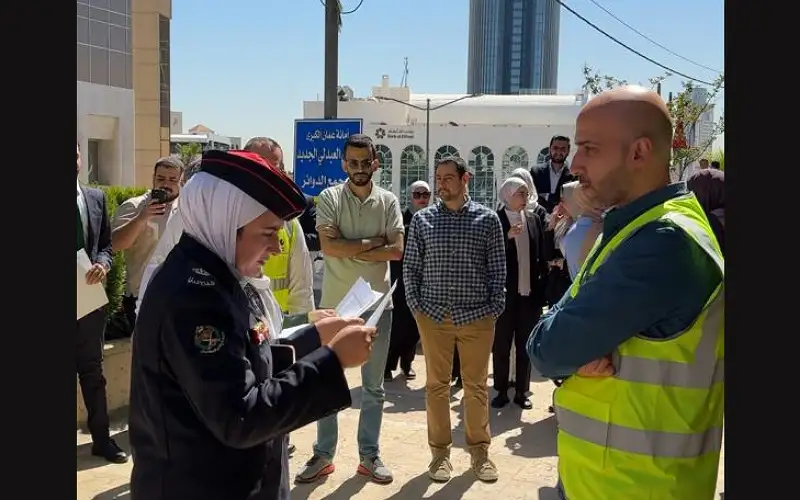 تمرين إخلاء وهمي في غرفة تجارة