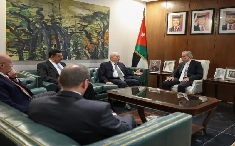 حسان يشيد بتخصيص الكهرباء الأردنية 5%